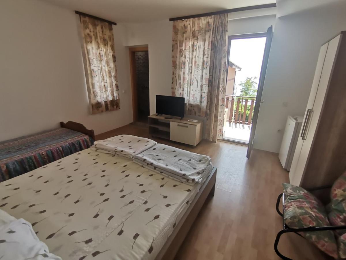 Guesthouse Zimovski Peštani Exteriör bild